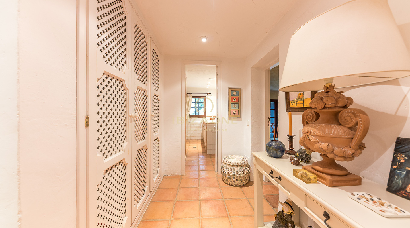 Wunderschöne Luxusvilla im Landhausstil mit Gästehaus und Meerblick zu verkaufen, Ibiza - Wunderschöne Luxusvilla im Landhausstil mit Gästehaus und Meerblick zu vermieten, Ibiza