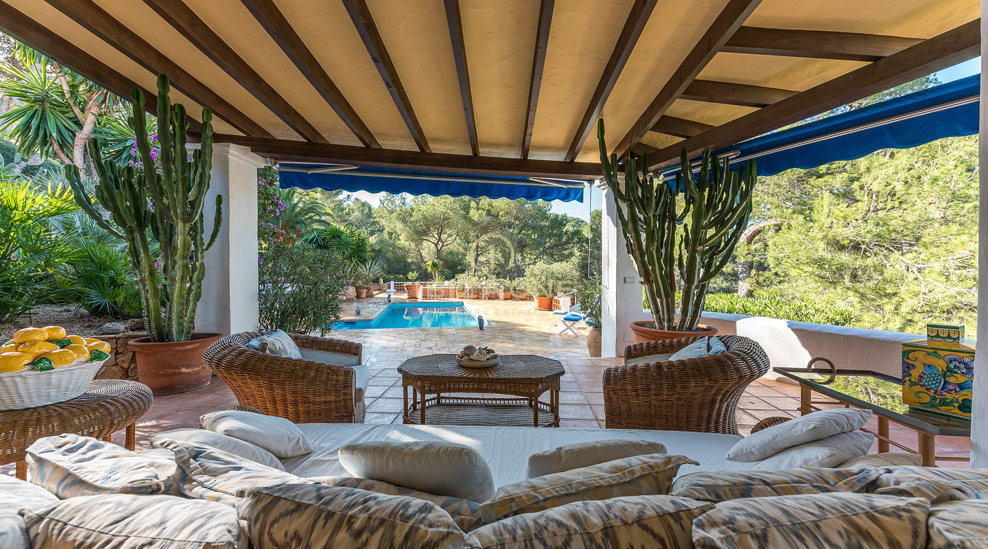 Wunderschöne Luxusvilla im Landhausstil mit Gästehaus und Meerblick zu verkaufen, Ibiza - Wunderschöne Luxusvilla im Landhausstil mit Gästehaus und Meerblick zu vermieten, Ibiza