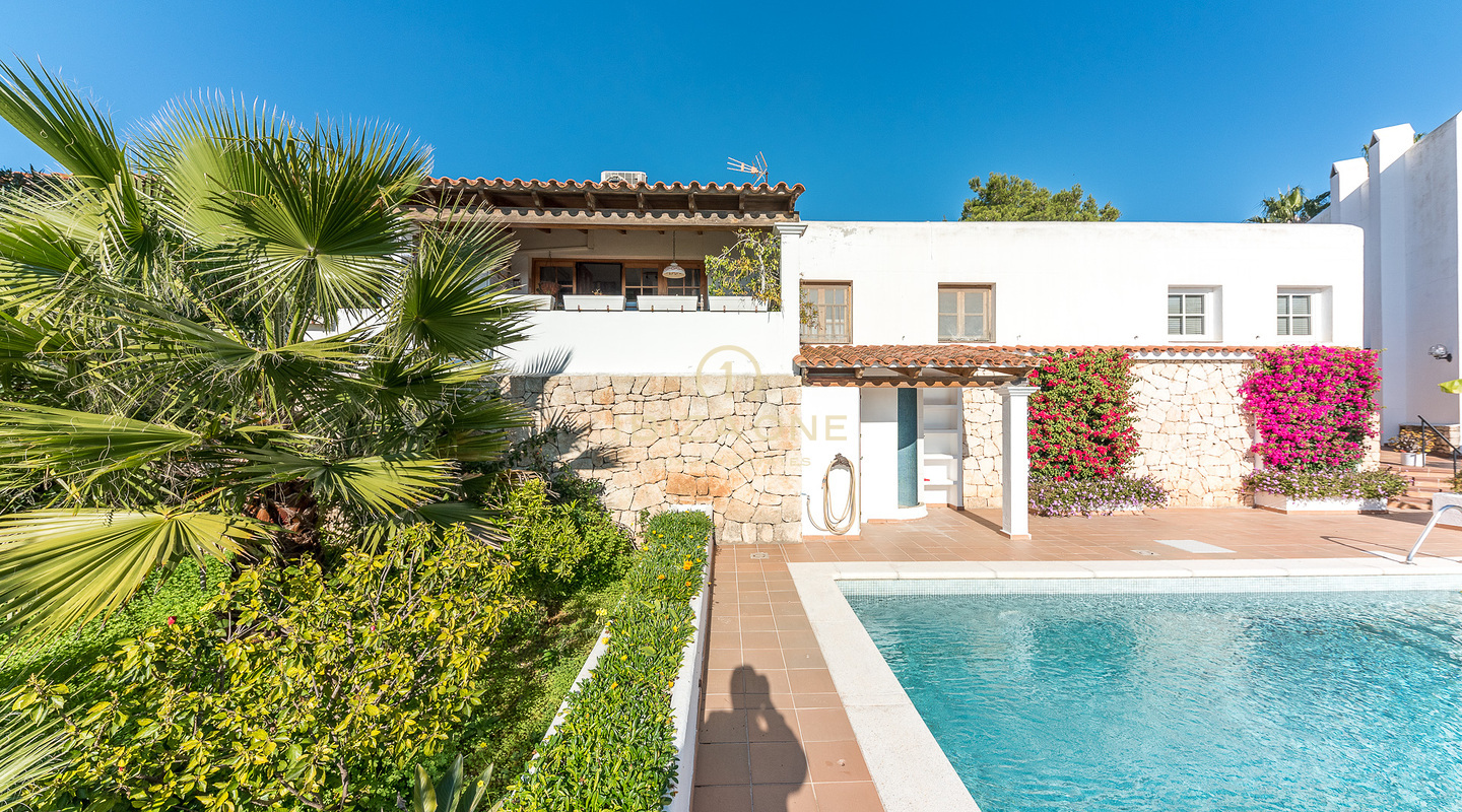 Mediterrane Luxus Villa mit 11 Schlafzimmern in der Nähe von Ibiza Stadt zum Verkauf