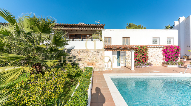 Mediterranean luxury villa with 11 bedrooms near Ibiza town for sale