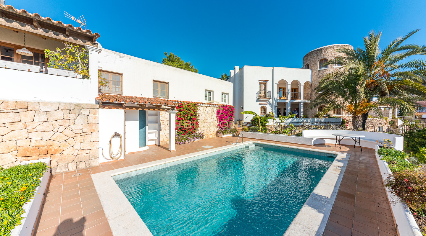 Mediterrane Luxus Villa mit 11 Schlafzimmern in der Nähe von Ibiza Stadt zum Verkauf