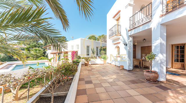 Mediterrane Luxus Villa mit 11 Schlafzimmern in der Nähe von Ibiza Stadt zum Verkauf