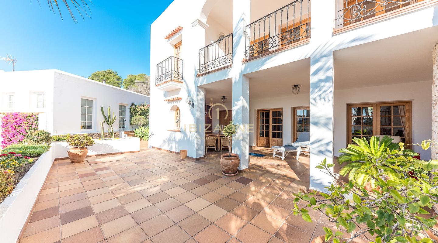 Mediterrane Luxus Villa mit 11 Schlafzimmern in der Nähe von Ibiza Stadt zum Verkauf