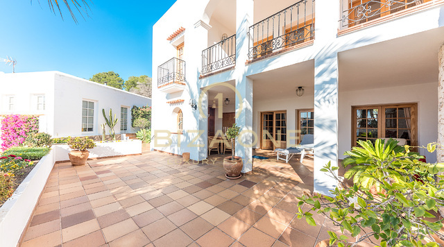 Mediterrane Luxus Villa mit 11 Schlafzimmern in der Nähe von Ibiza Stadt zum Verkauf