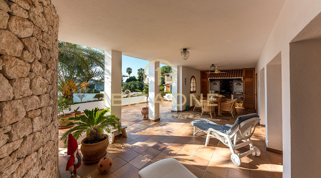Mediterrane Luxus Villa mit 11 Schlafzimmern in der Nähe von Ibiza Stadt zum Verkauf