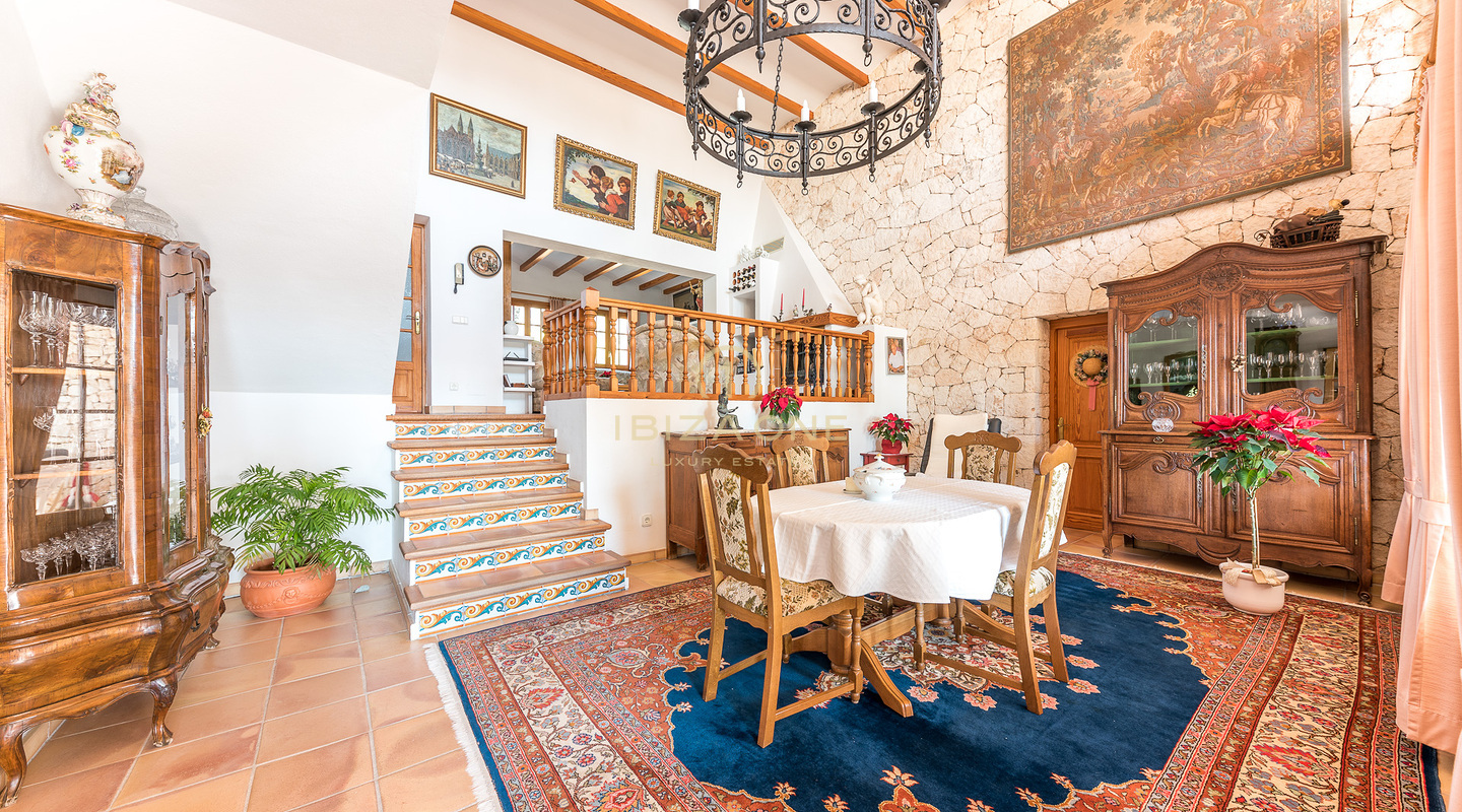 Mediterranean luxury villa with 11 bedrooms near Ibiza town for sale