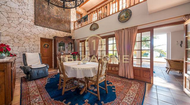 Mediterrane Luxus Villa mit 11 Schlafzimmern in der Nähe von Ibiza Stadt zum Verkauf