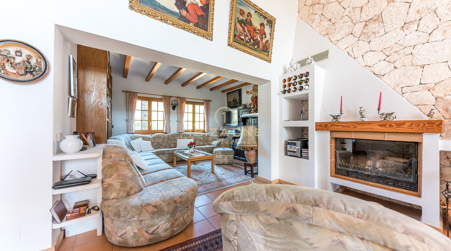 Mediterranean luxury villa with 11 bedrooms near Ibiza town for sale