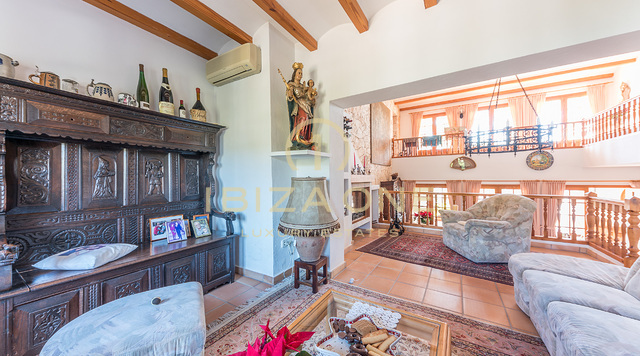 Villa di lusso mediterranea con 11 camere da letto vicino alla città di Ibiza in vendita