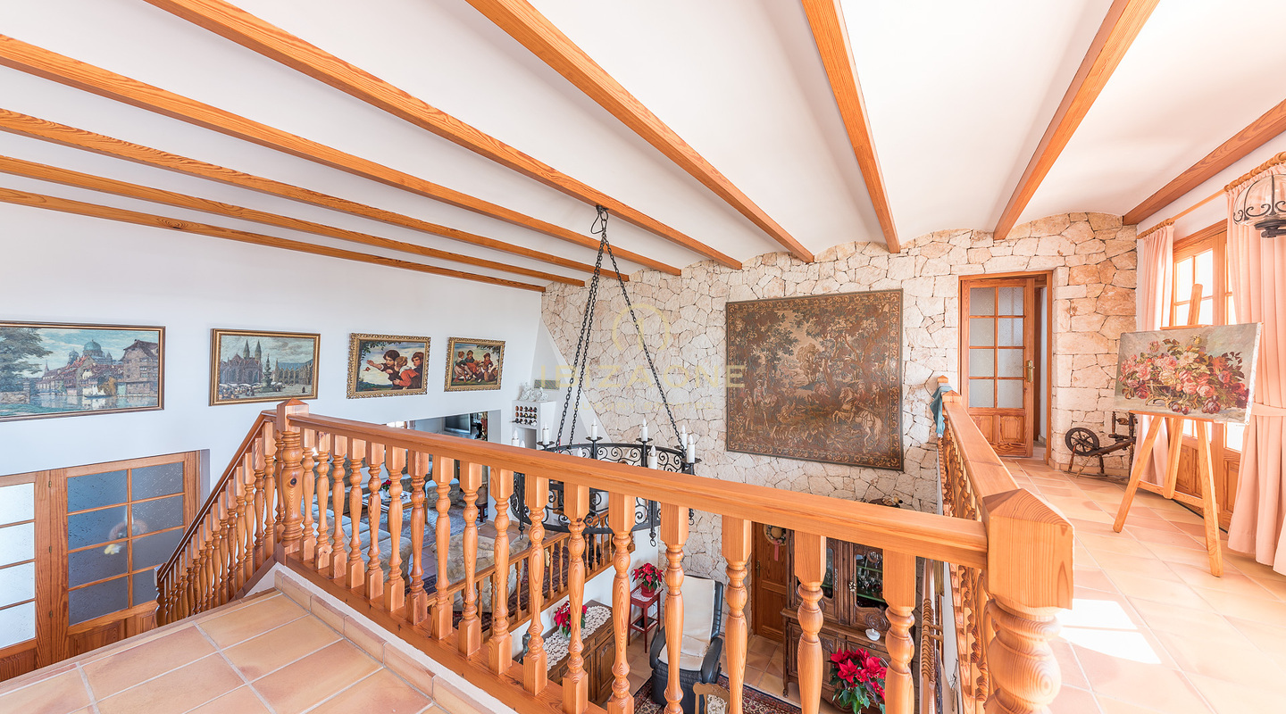 Mediterrane Luxus Villa mit 11 Schlafzimmern in der Nähe von Ibiza Stadt zum Verkauf
