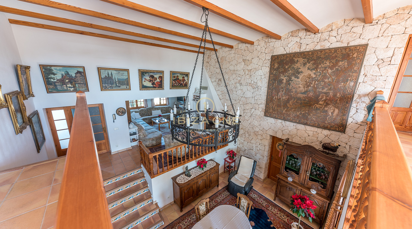 Villa de luxe méditerranéenne avec 11 chambres près de la ville d'Ibiza à vendre