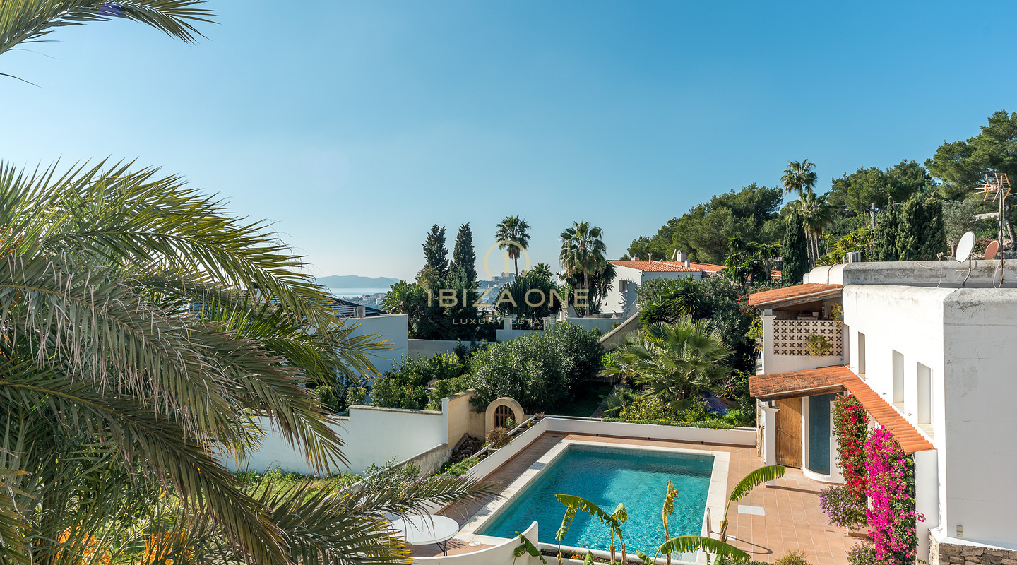 Mediterranean luxury villa with 11 bedrooms near Ibiza town for sale
