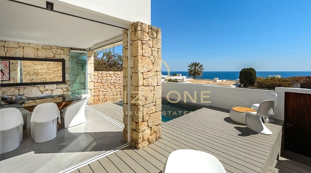 Moderne woning met privézwembad en frontaal uitzicht op de oceaan te koop, Ibiza