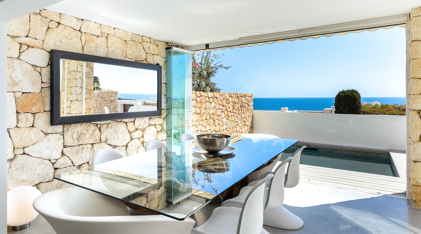Maison de ville moderne avec piscine privée et vue frontale sur l'océan à vendre, Ibiza