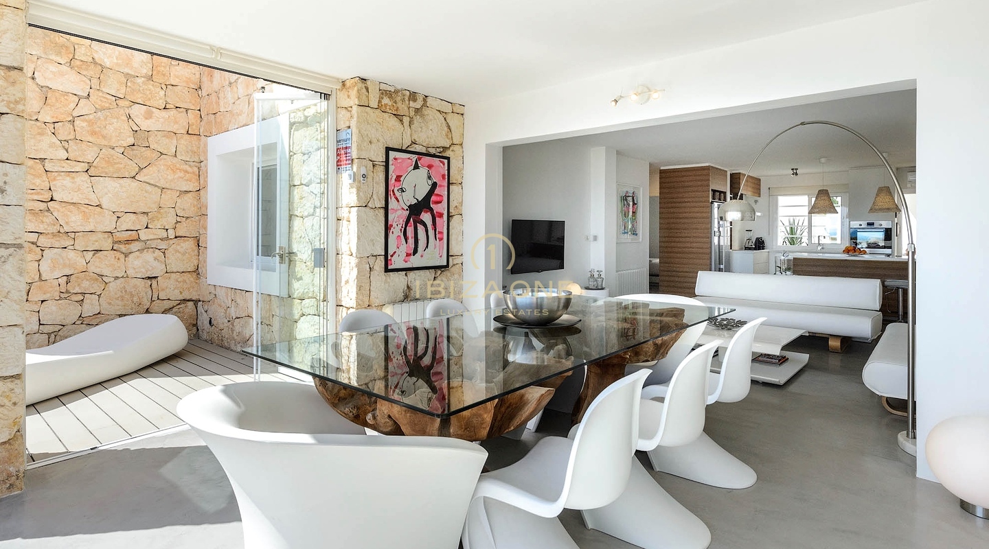 Maison de ville moderne avec piscine privée et vue frontale sur l'océan à vendre, Ibiza