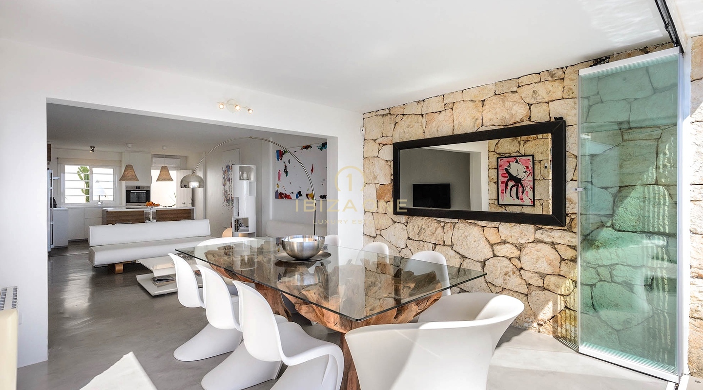 Maison de ville moderne avec piscine privée et vue frontale sur l'océan à vendre, Ibiza