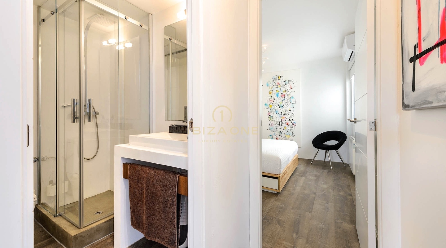 Moderne woning met privézwembad en frontaal uitzicht op de oceaan te koop, Ibiza