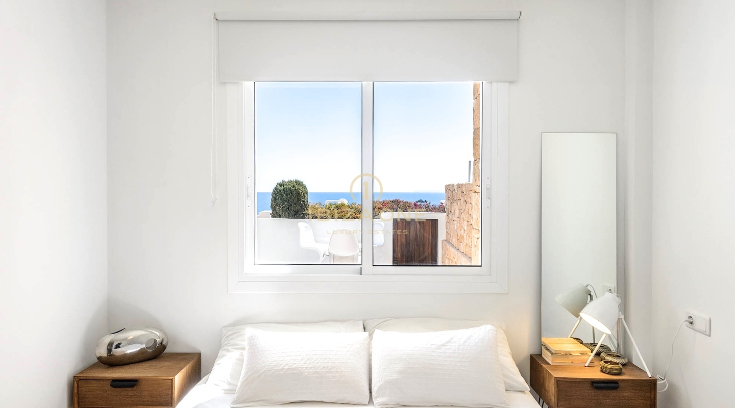 Moderne woning met privézwembad en frontaal uitzicht op de oceaan te koop, Ibiza