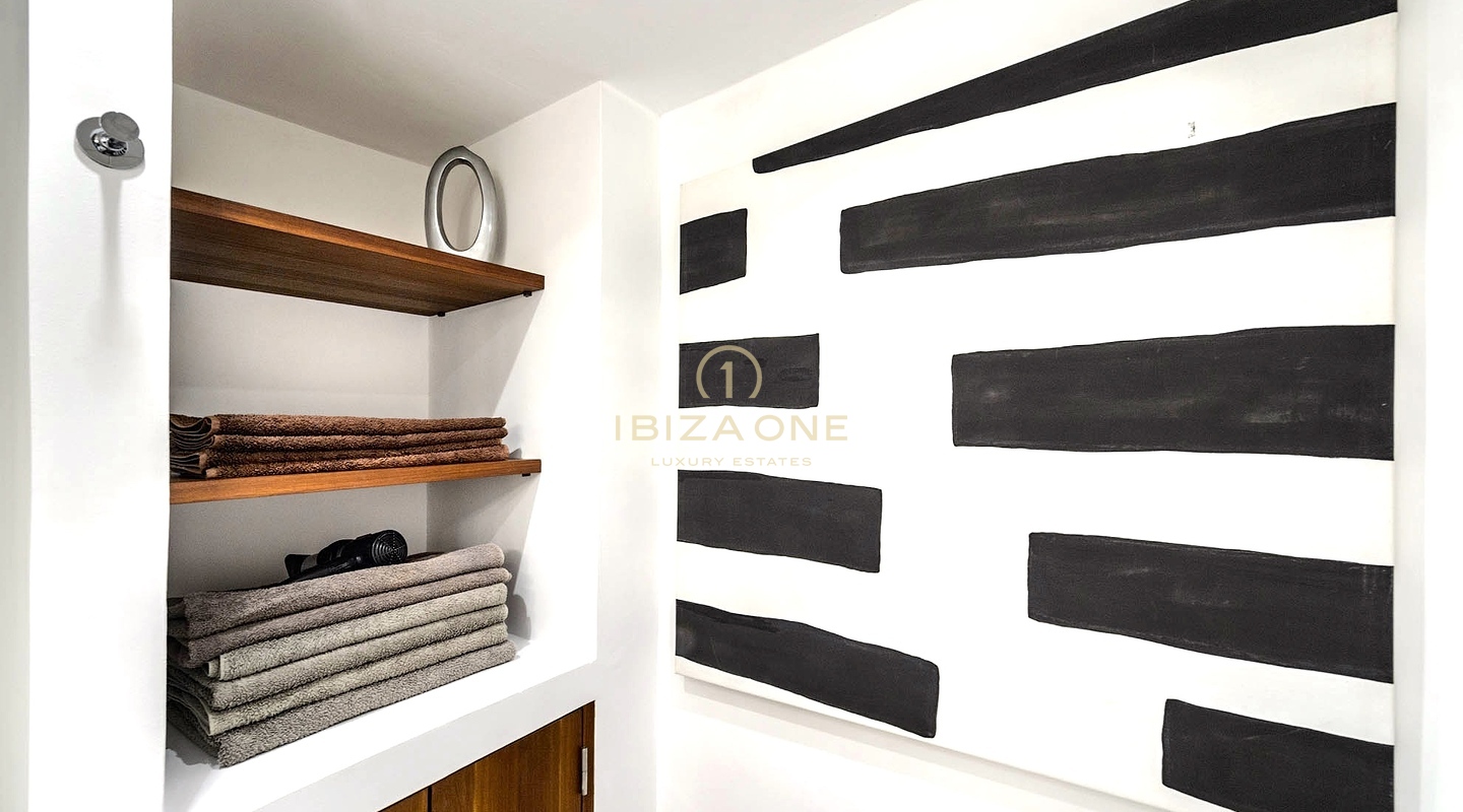 Maison de ville moderne avec piscine privée et vue frontale sur l'océan à vendre, Ibiza