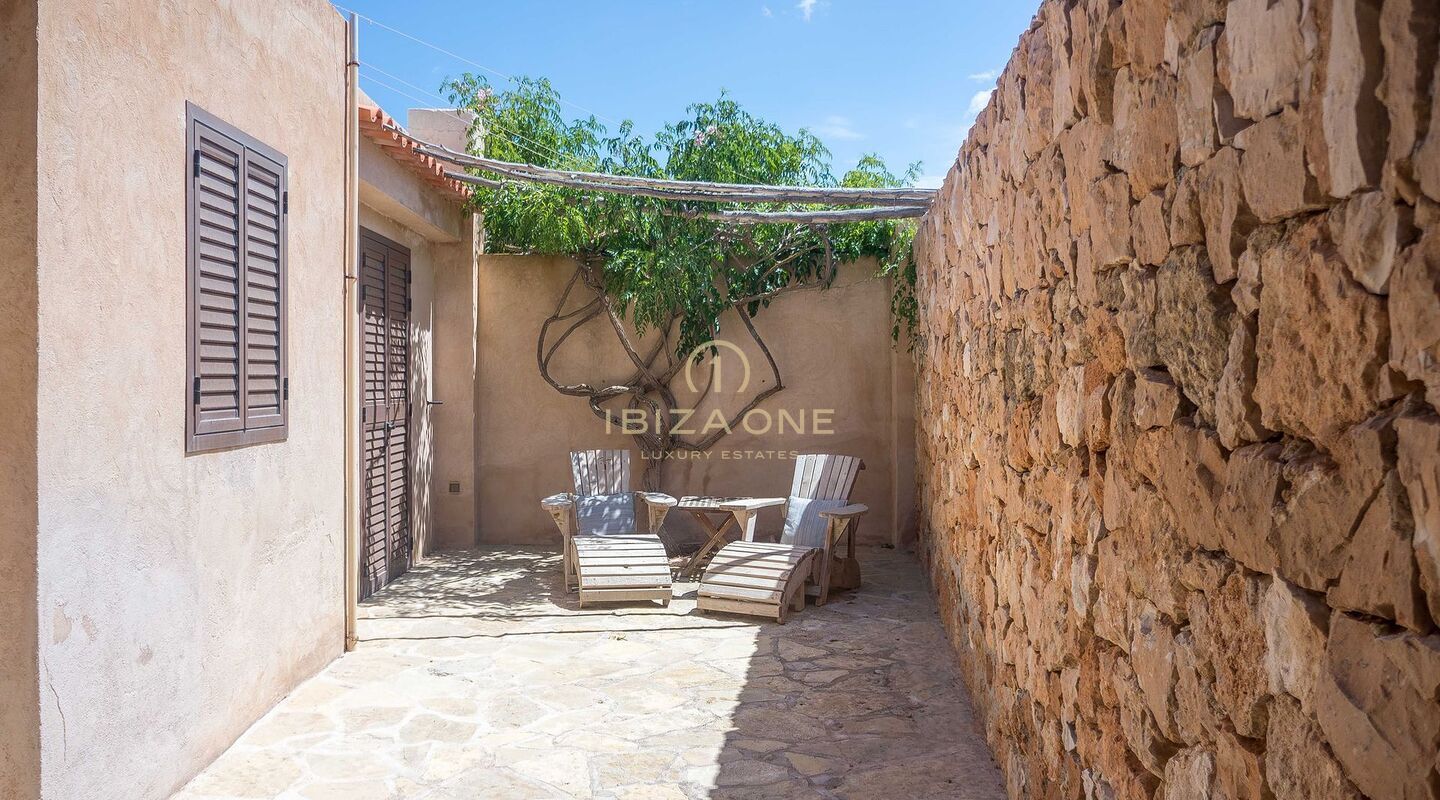 Te koop: woning aan de eerste zeelijn met prachtig uitzicht op zee, Ibiza