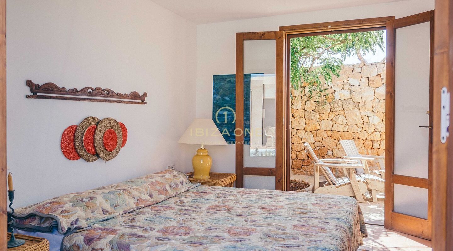 Te koop: woning aan de eerste zeelijn met prachtig uitzicht op zee, Ibiza