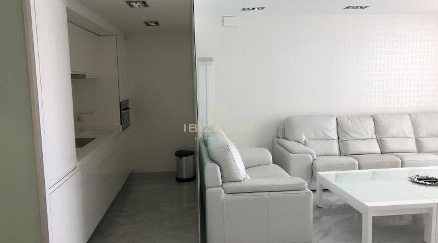 Modernes Luxusapartment am Paseo Maritimo mit Dalt Vila und Meerblick zu verkaufen, Ibiza