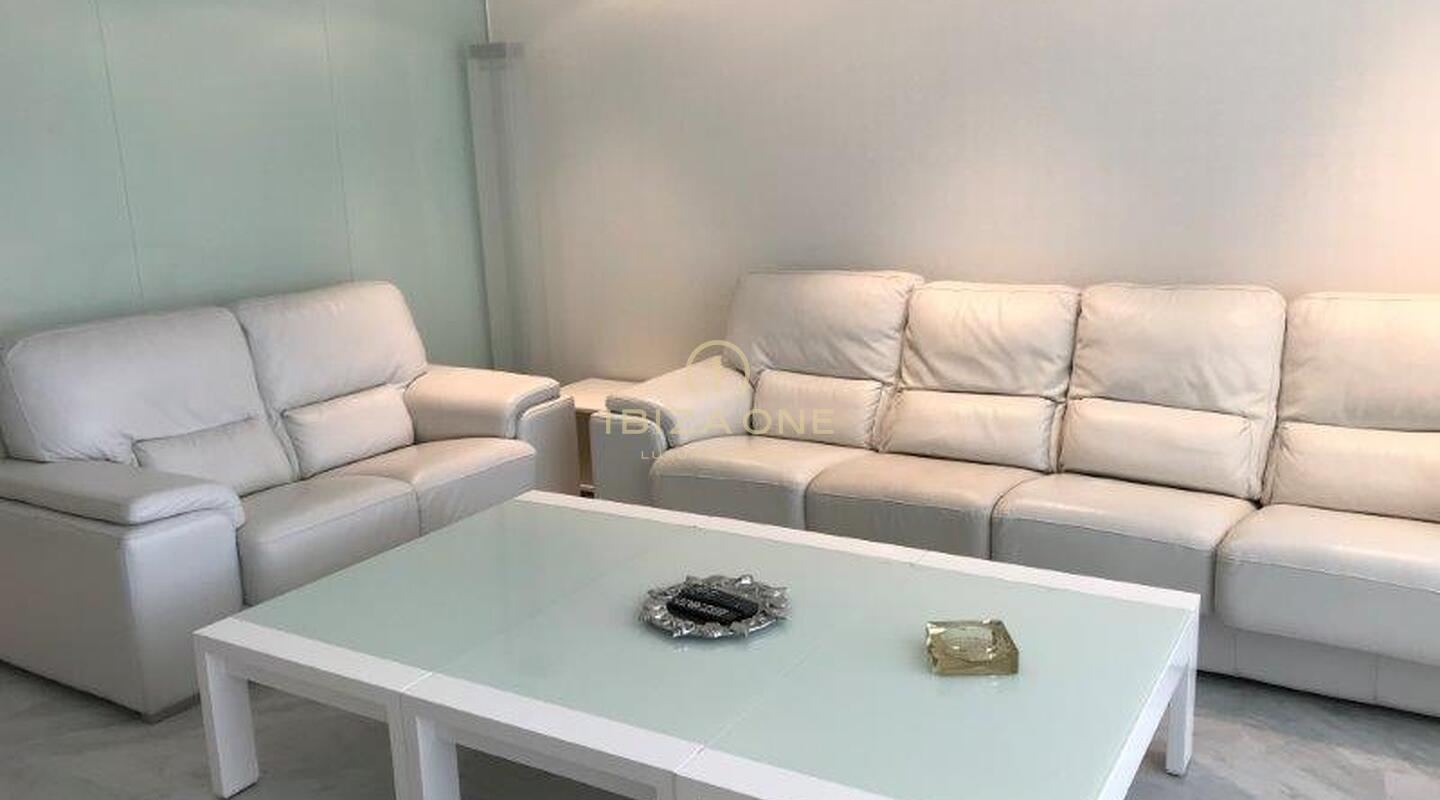 Moderno apartamento de lujo en Paseo Marítimo con vistas al mar y a Dalt Vila en venta, Ibiza