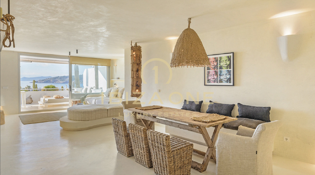 Gran apartamento de 3 dormitorios con vistas panorámicas de Dalt Vila y el mar en venta