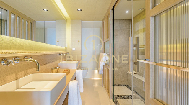 Grande appartamento con 3 camere da letto con vista panoramica su Dalt Vila e sul mare in vendita