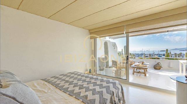Gran apartamento de 3 dormitorios con vistas panorámicas de Dalt Vila y el mar en venta