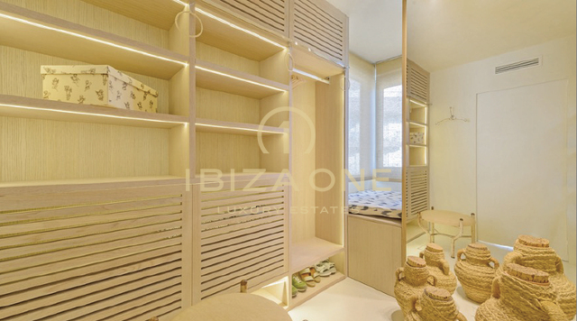 Gran apartamento de 3 dormitorios con vistas panorámicas de Dalt Vila y el mar en venta