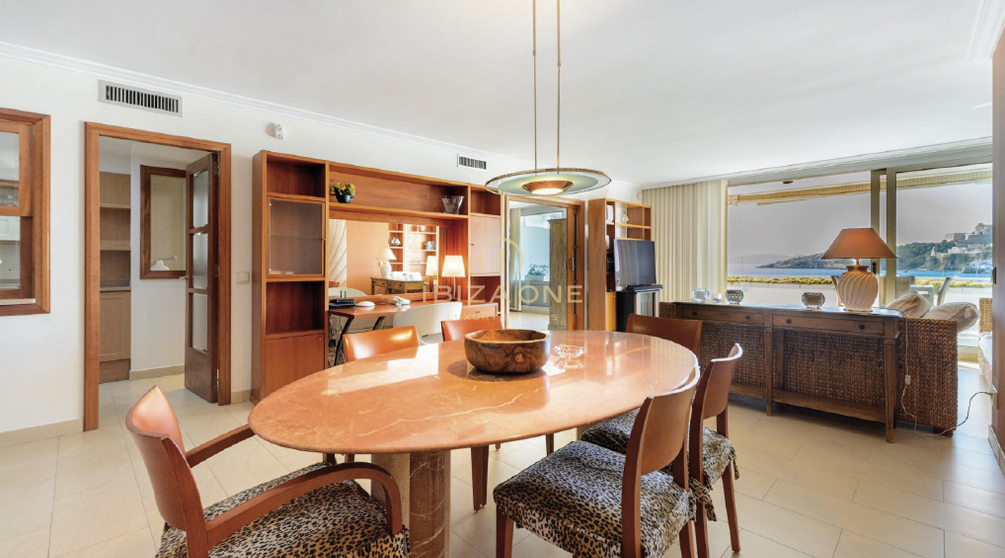 Appartement lumineux dans un endroit populaire avec vue sur la mer et la vieille ville à vendre