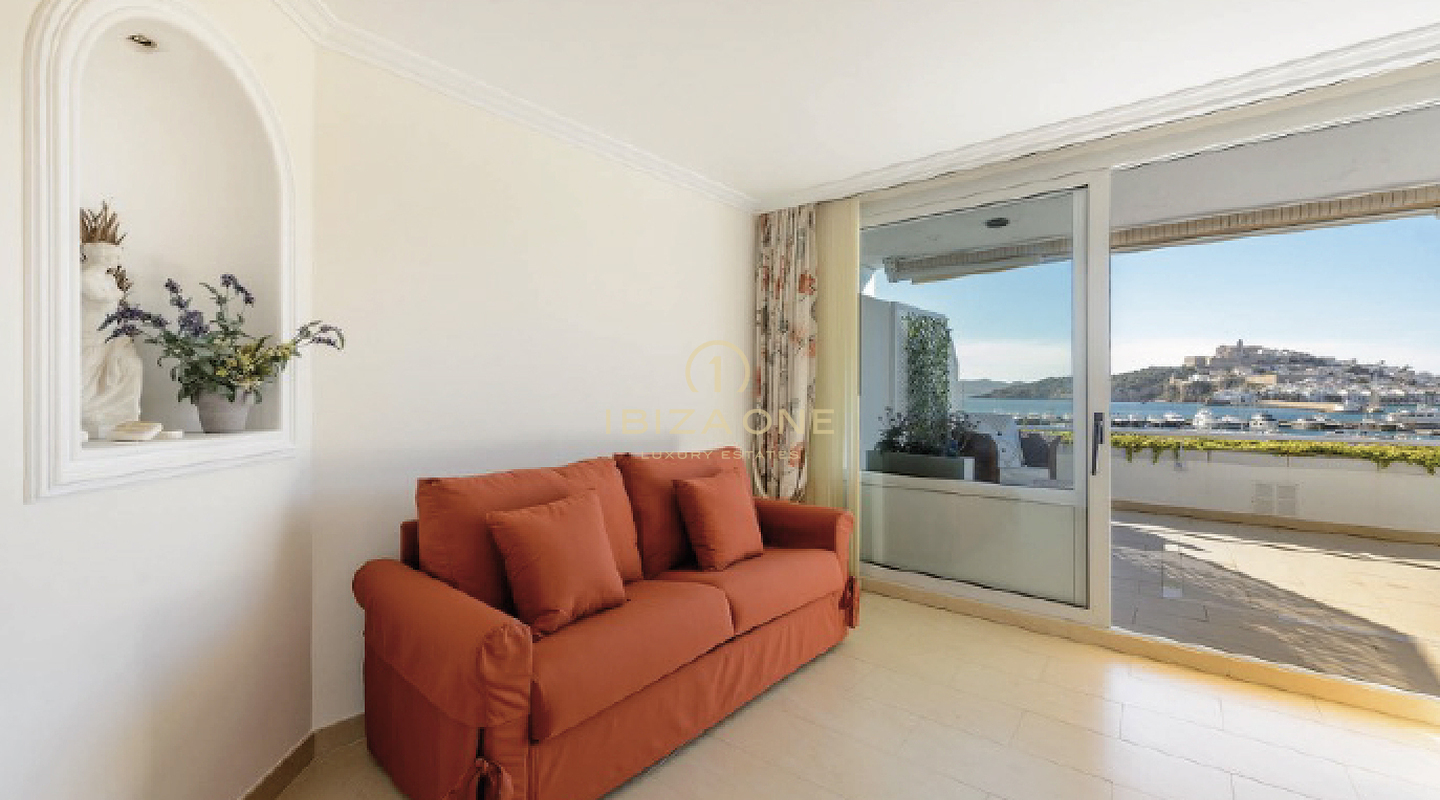 Helles Apartment in beliebter Lage mit Blick auf das Meer und die Altstadt zum Verkauf