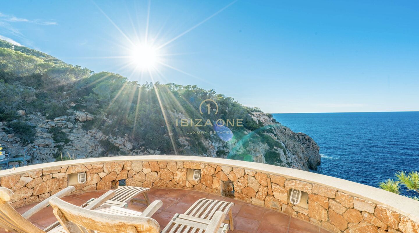 Prima villa sul mare con accesso al mare e splendida vista in vendita