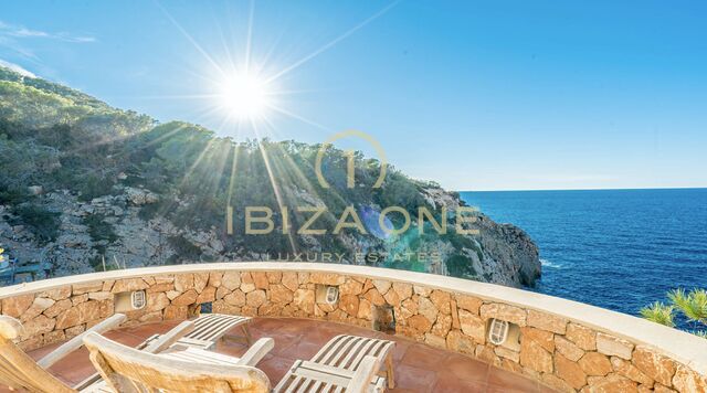 Prima villa sul mare con accesso al mare e splendida vista in vendita