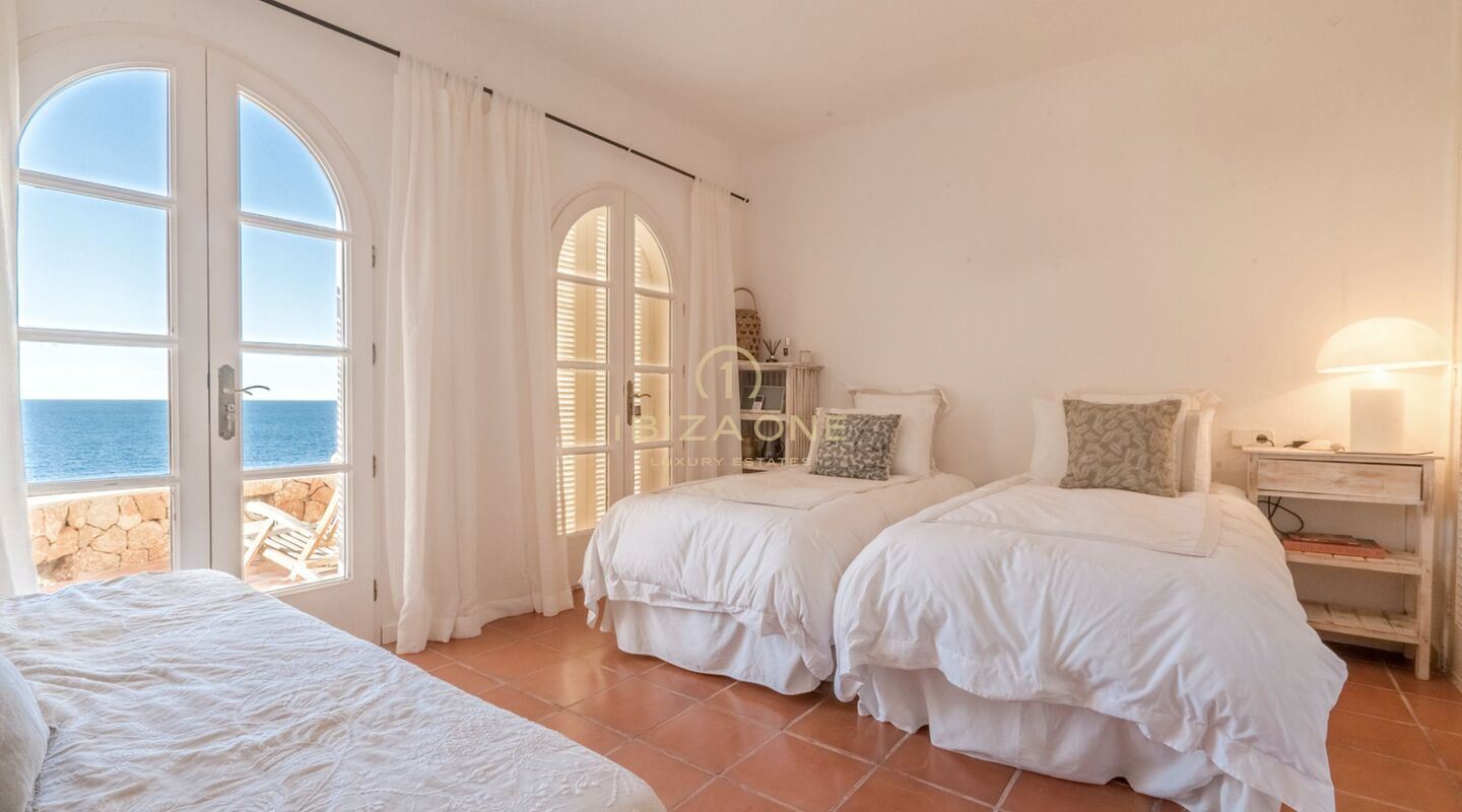 First sea line villa with sea access and great views for sale