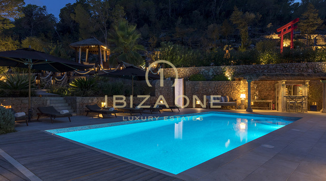Gran finca con casa de huéspedes y vistas al mar en venta