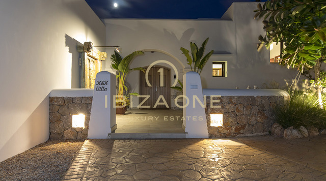 Grote finca woning met gastenverblijf en uitzicht op zee te koop