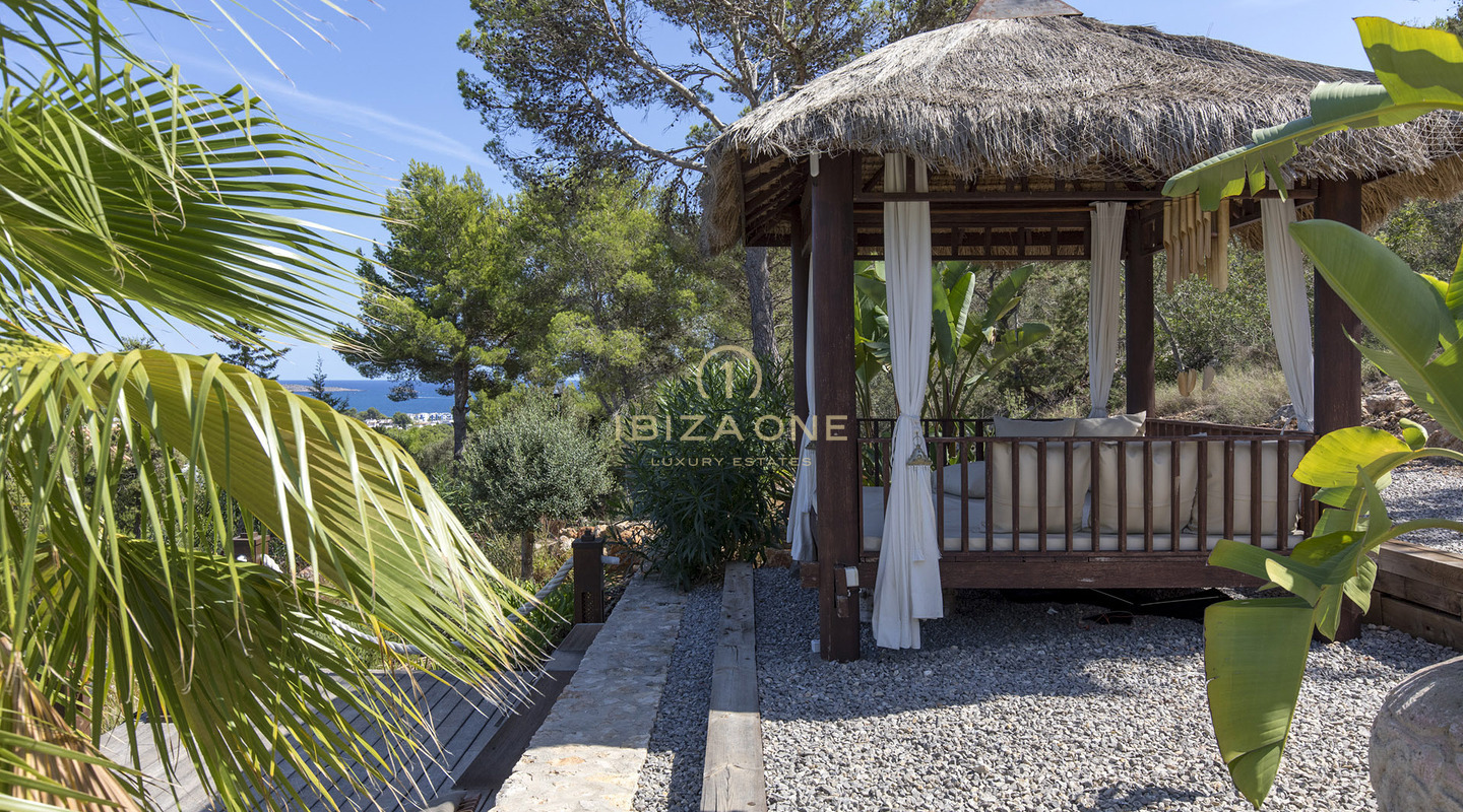 Grande proprietà finca con pensione e vista sul mare in vendita