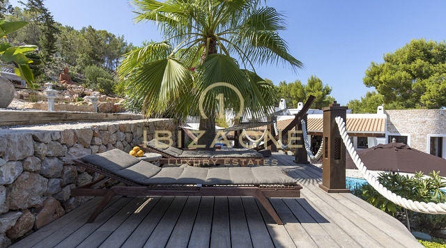Grote finca woning met gastenverblijf en uitzicht op zee te koop
