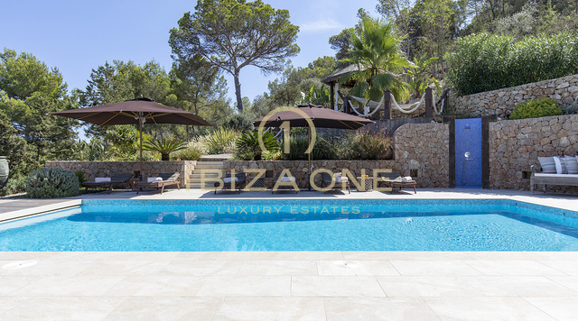 Large finca property with guest house and sea views for sale
