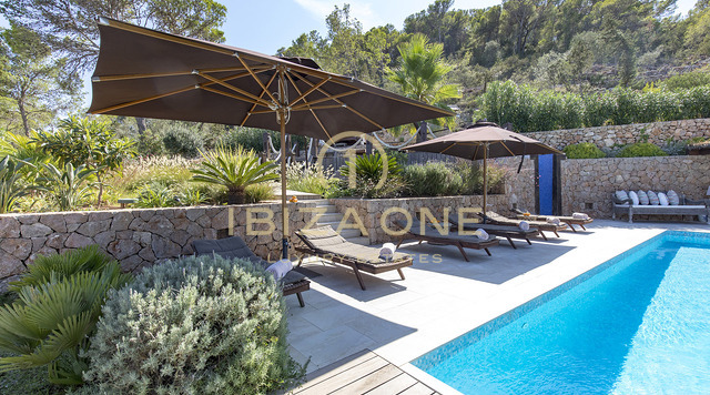 Gran finca con casa de huéspedes y vistas al mar en venta