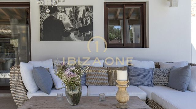 Grote finca woning met gastenverblijf en uitzicht op zee te koop