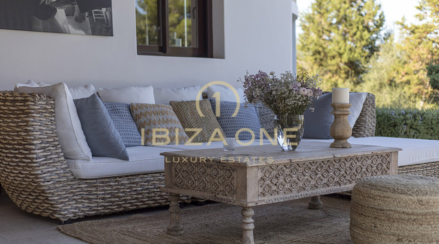 Gran finca con casa de huéspedes y vistas al mar en venta