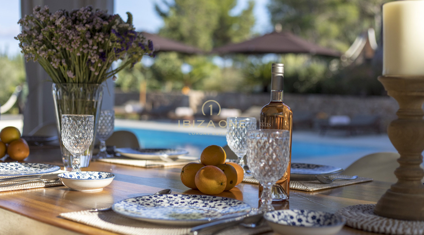 Large finca property with guest house and sea views for sale