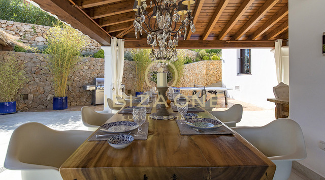 Large finca property with guest house and sea views for sale