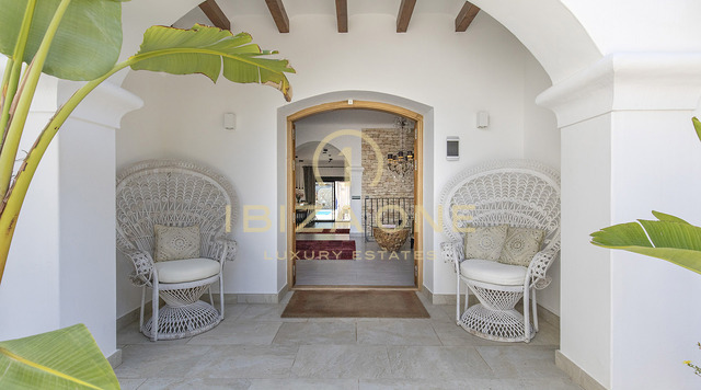 Grande proprietà finca con pensione e vista sul mare in vendita