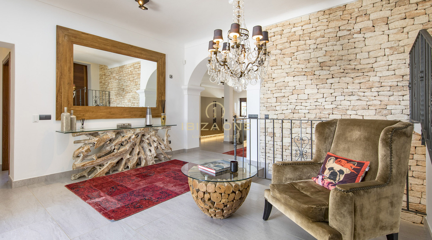 Large finca property with guest house and sea views for sale