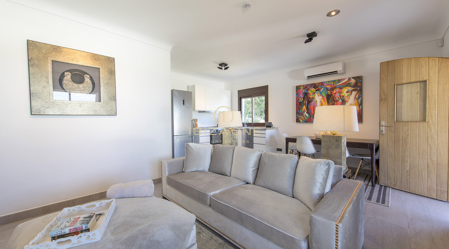 Large finca property with guest house and sea views for sale
