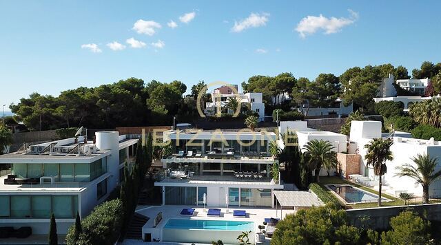 Villa de vacances de luxe moderne avec vue sur la mer et à proximité de la ville d'Ibiza et de Talamanca à louer, Ibiza